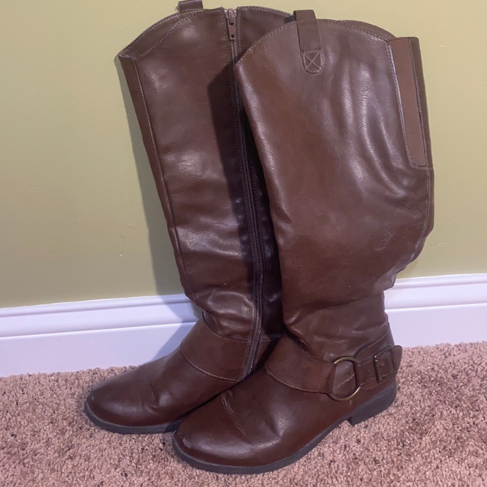 Women’s Boots. Size 9.